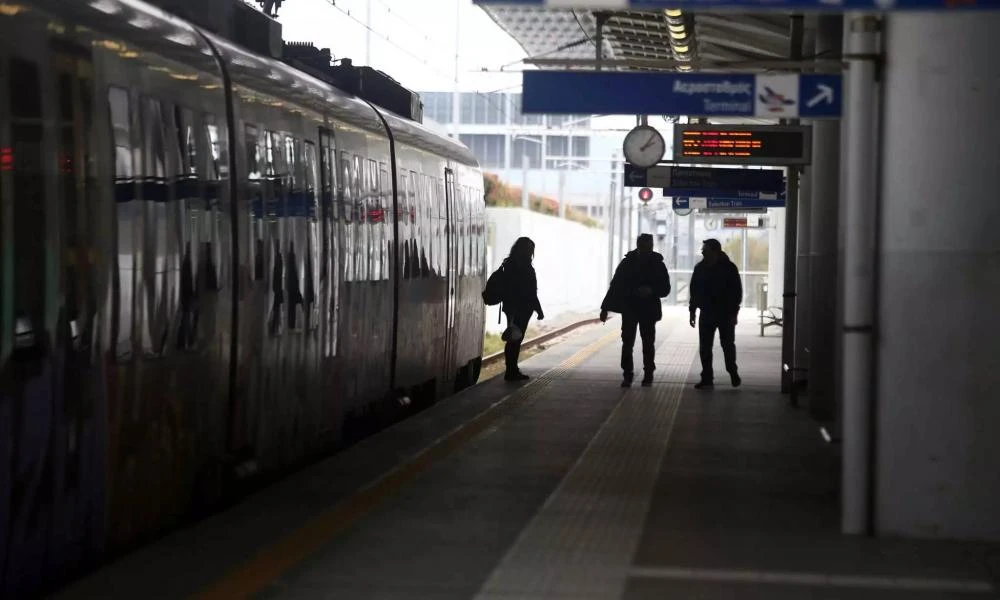 Προαστιακός: Διακοπή δρομολογίων στο τμήμα ΣΚΑ - Αφίδνες λόγω πτώσης δένδρου